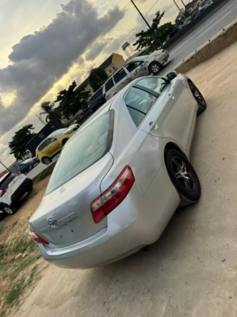 Toyota Camry   - 2009