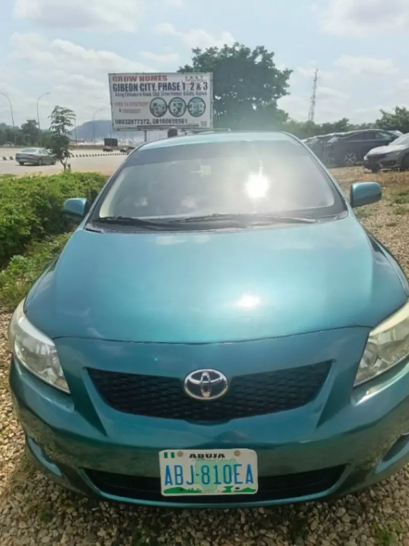 Toyota Corolla   - 2010