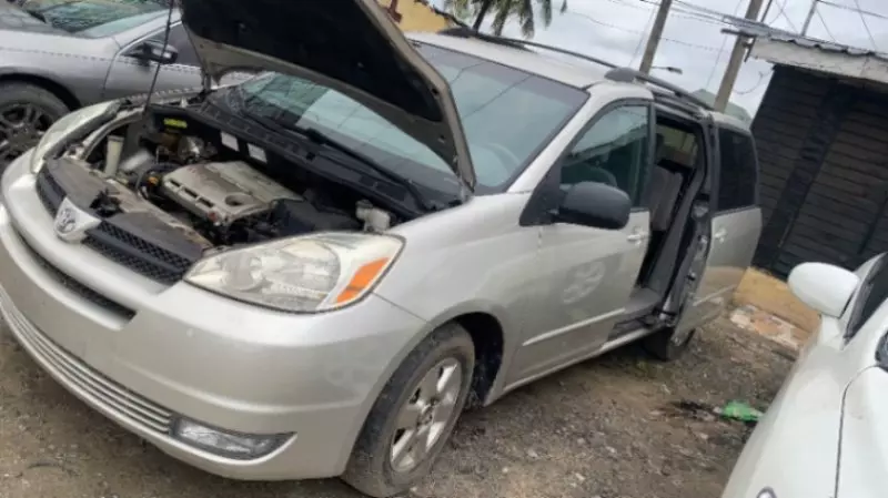 Toyota Sienna   - 2006