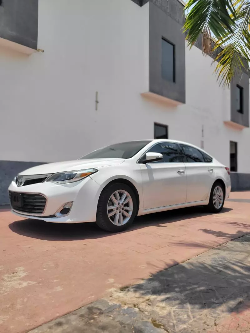 Toyota Avalon   - 2014