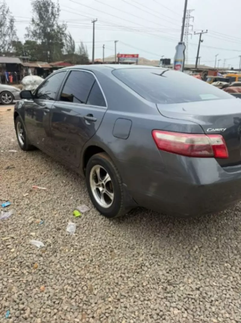 Toyota Camry   - 2009