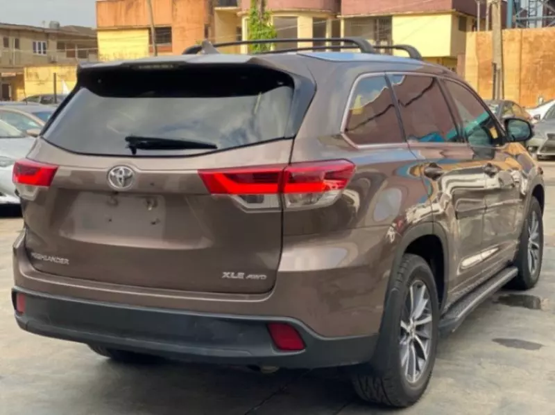 Toyota Highlander   - 2018