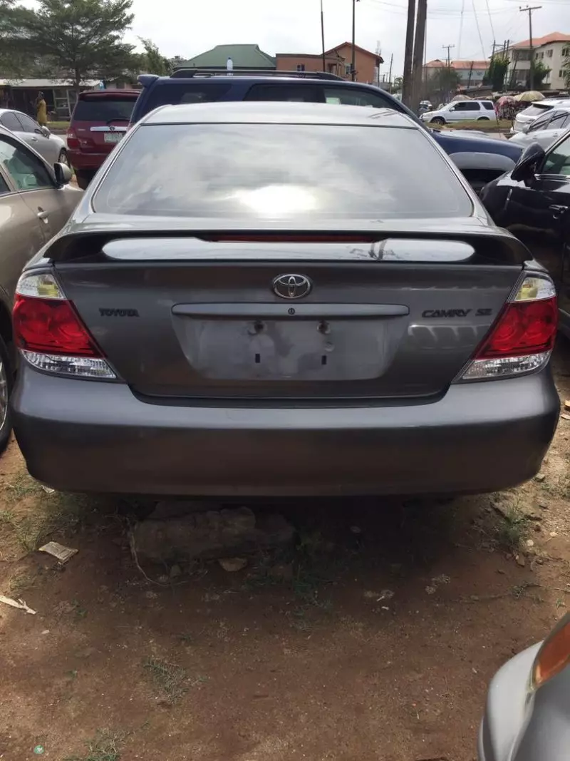 Toyota Camry   - 2005
