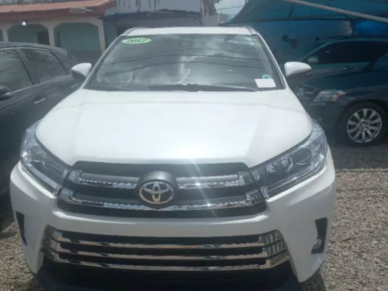 Toyota Highlander   - 2017
