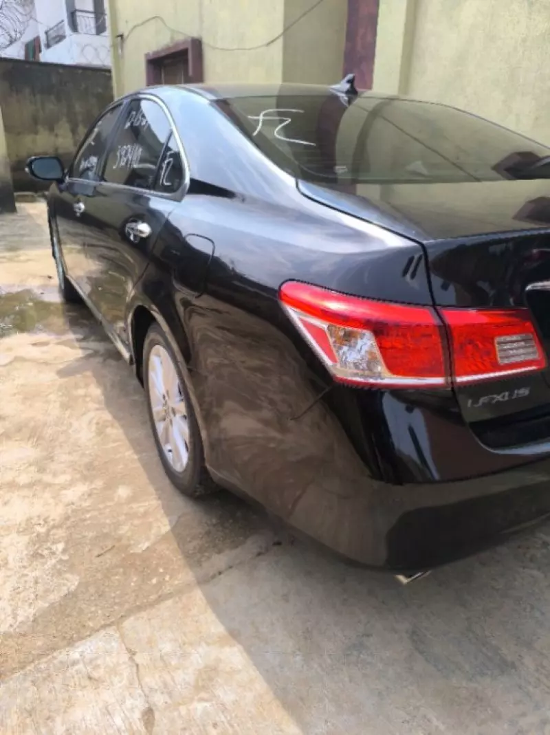 Lexus ES 350   - 2010