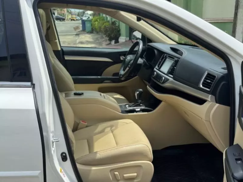 Toyota Highlander   - 2018