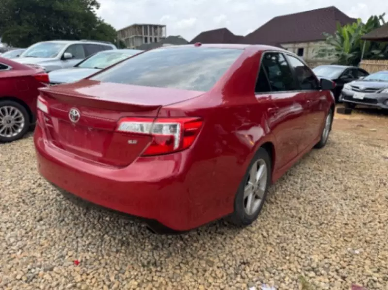 Toyota Camry   - 2016