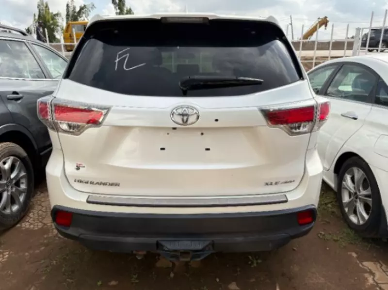 Toyota Highlander   - 2016