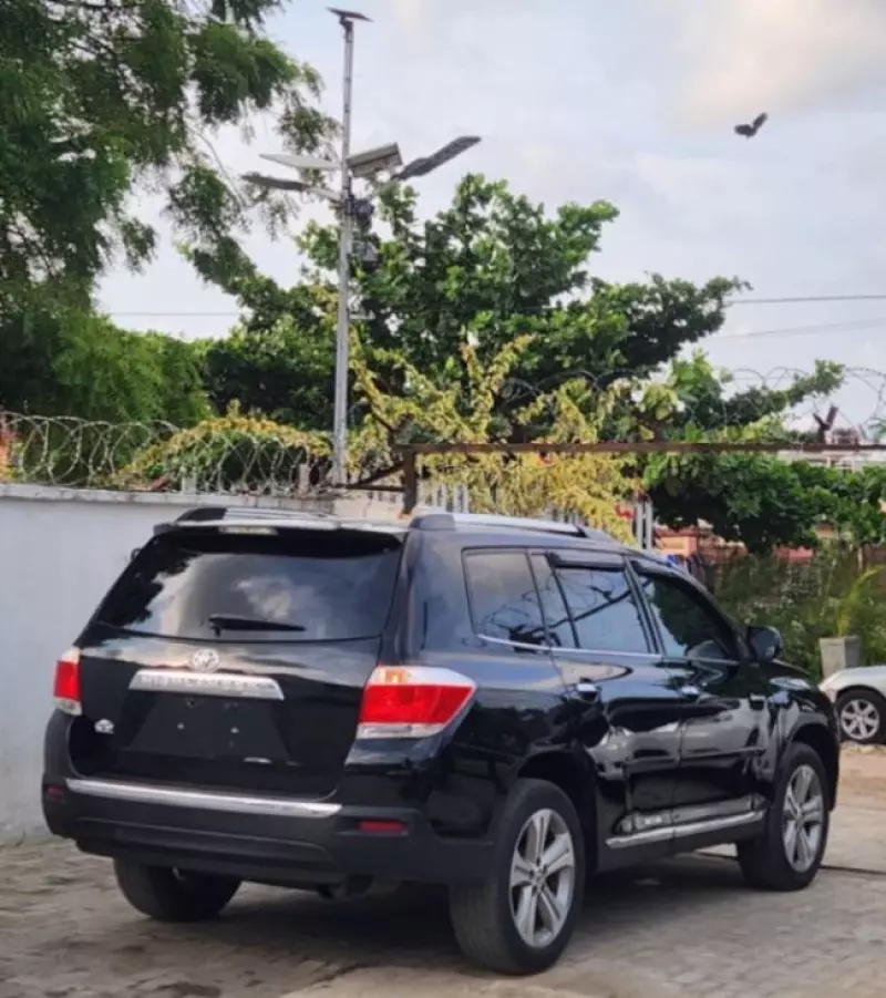 Toyota Highlander   - 2013