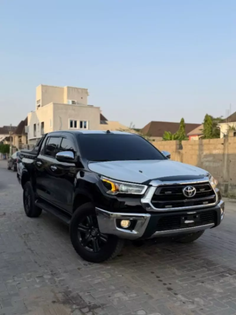 Toyota Hilux   - 2025