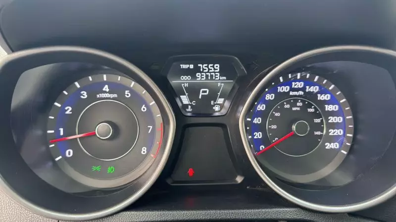 Hyundai Elantra   - 2013