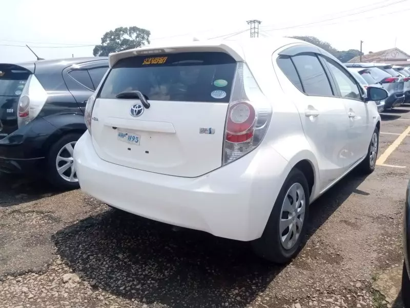Toyota Aqua Hybrid   - 2012