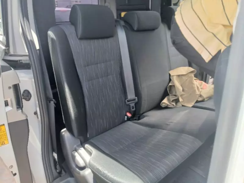 Toyota Noah   - 2013