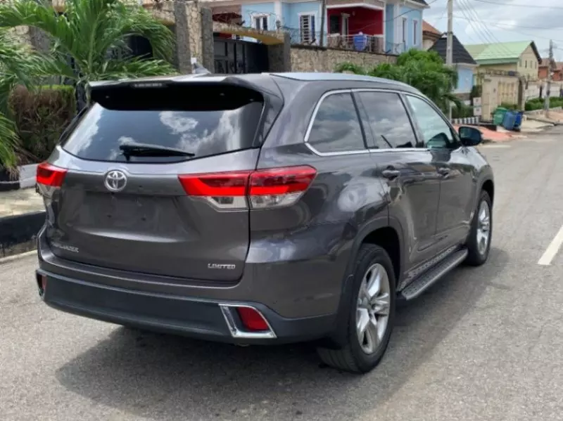 Toyota Highlander   - 2020