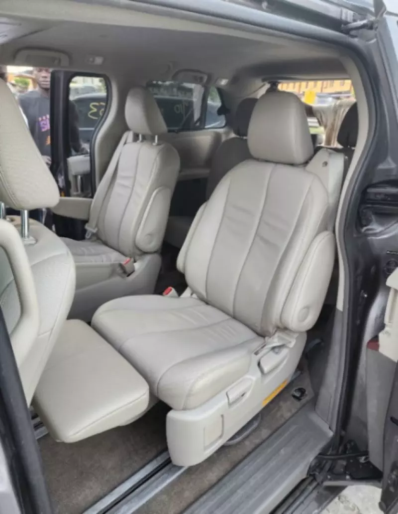 Toyota Sienna   - 2013