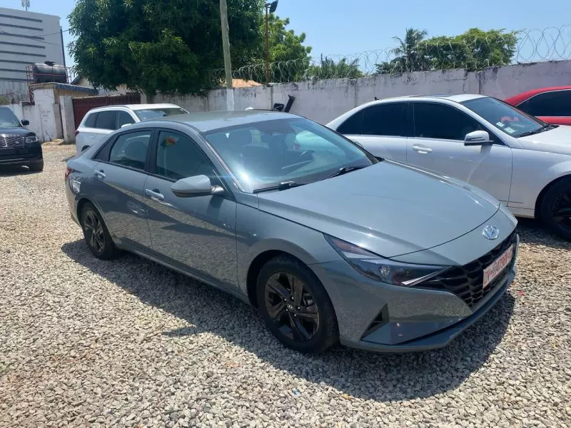 Hyundai Elantra   - 2021