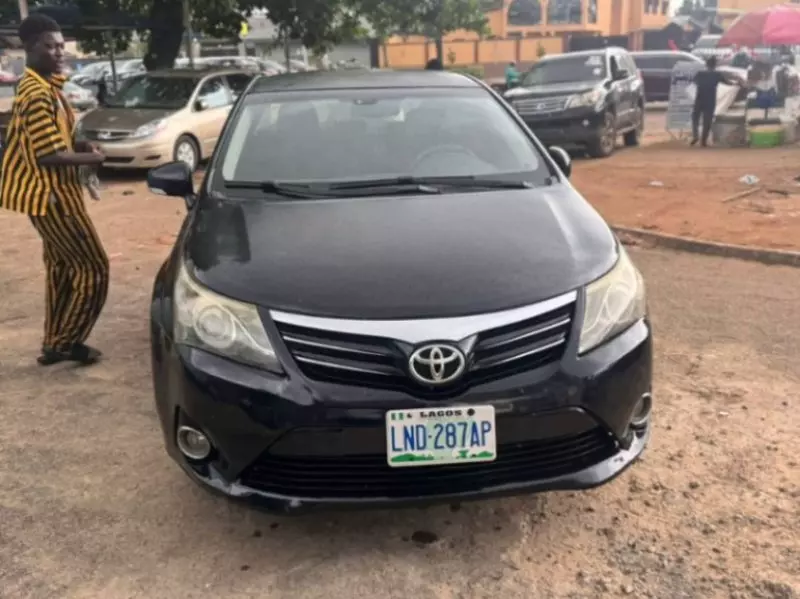 Toyota Avensis   - 2013