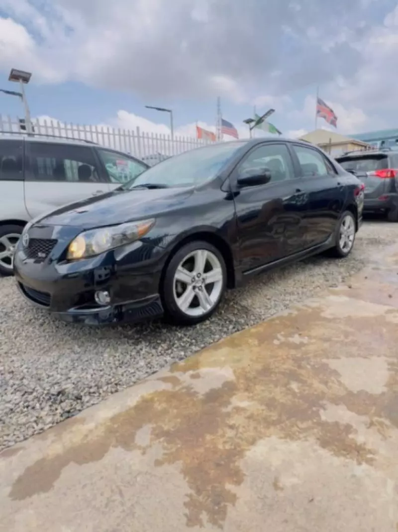 Toyota Corolla   - 2009