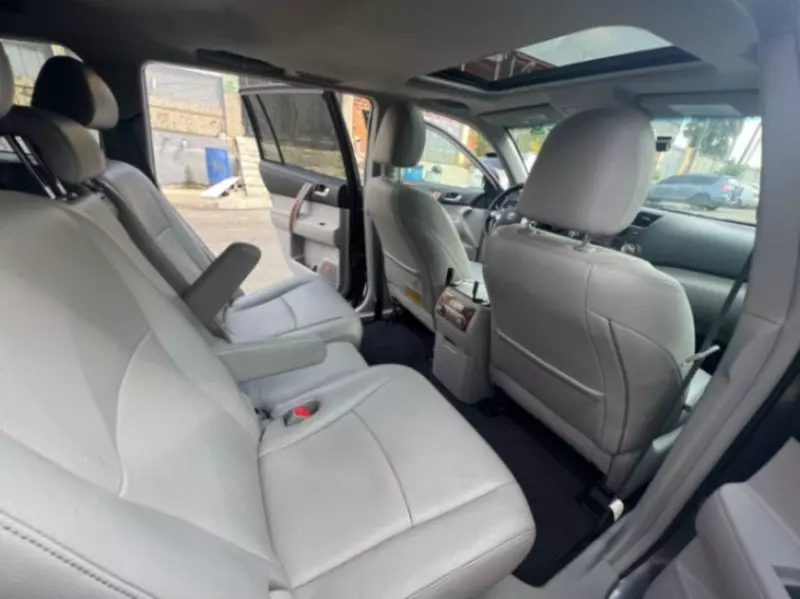 Toyota Highlander   - 2012