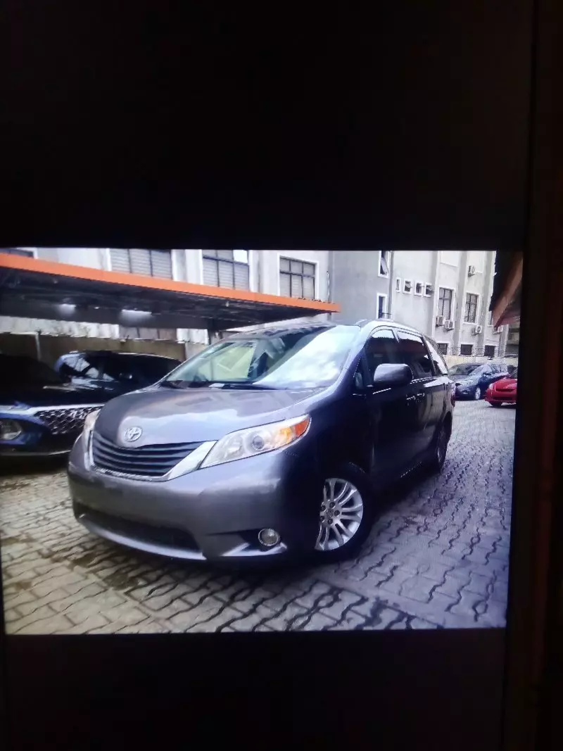 Toyota Sienna   - 2014