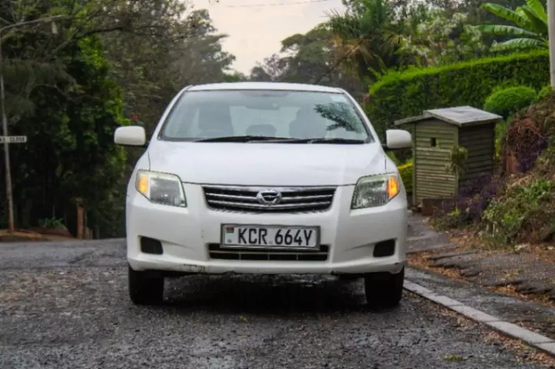 Toyota Axio    - 2012