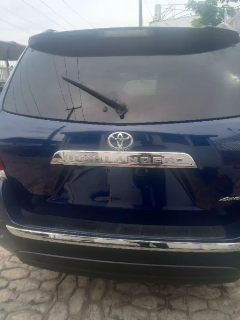 Toyota Highlander   - 2013