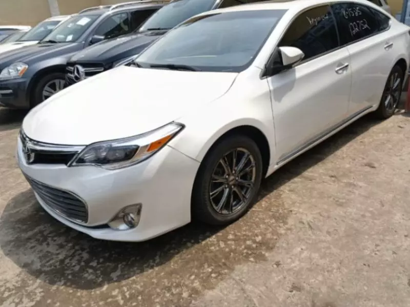 Toyota Avalon   - 2014