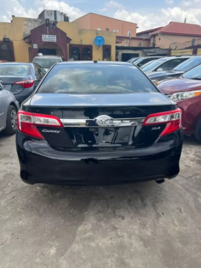 Toyota Camry   - 2013