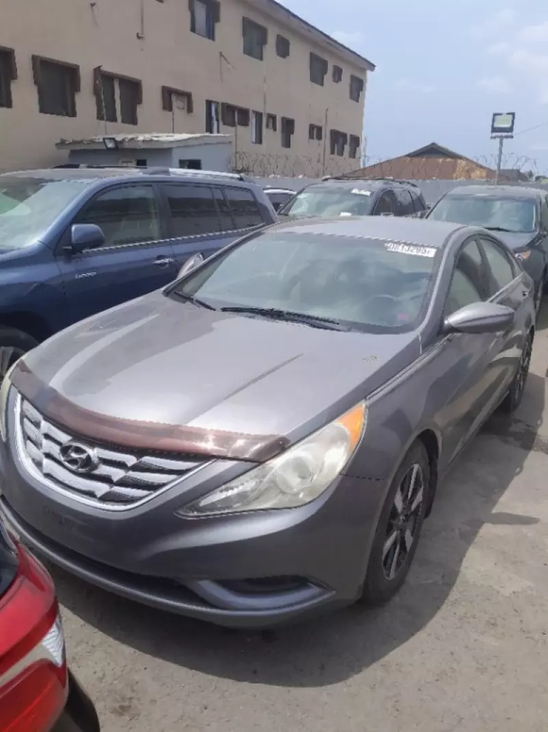 Hyundai Sonata - 2012