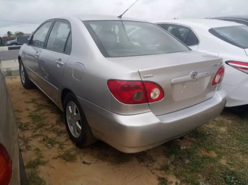 Toyota corolla   - 2005