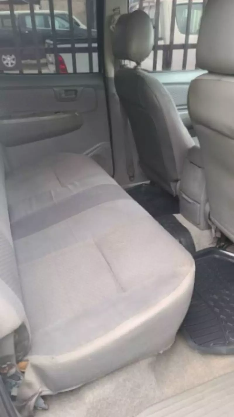 Toyota Hilux   - 2012