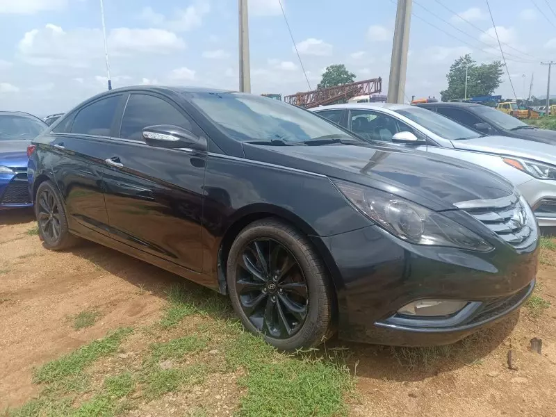 Hyundai Sonata   - 2012