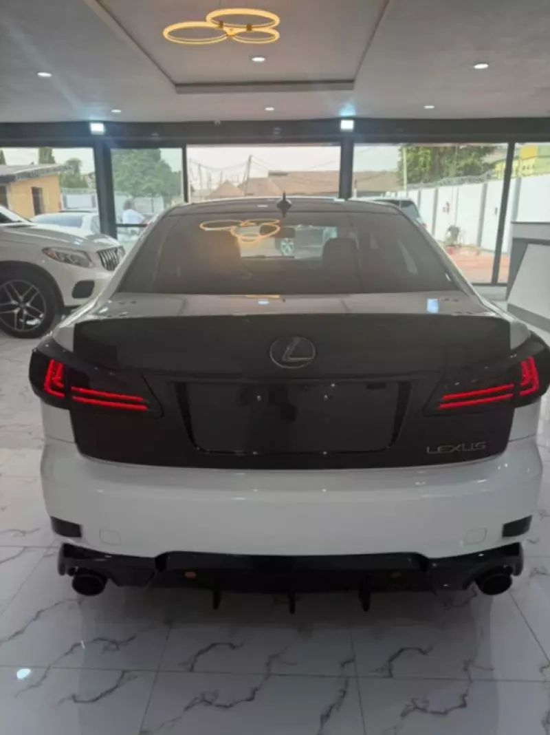 Lexus IS   - 2010