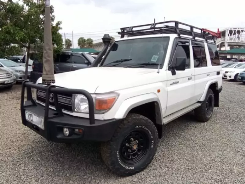 Toyota Land Cruiser   - 2010