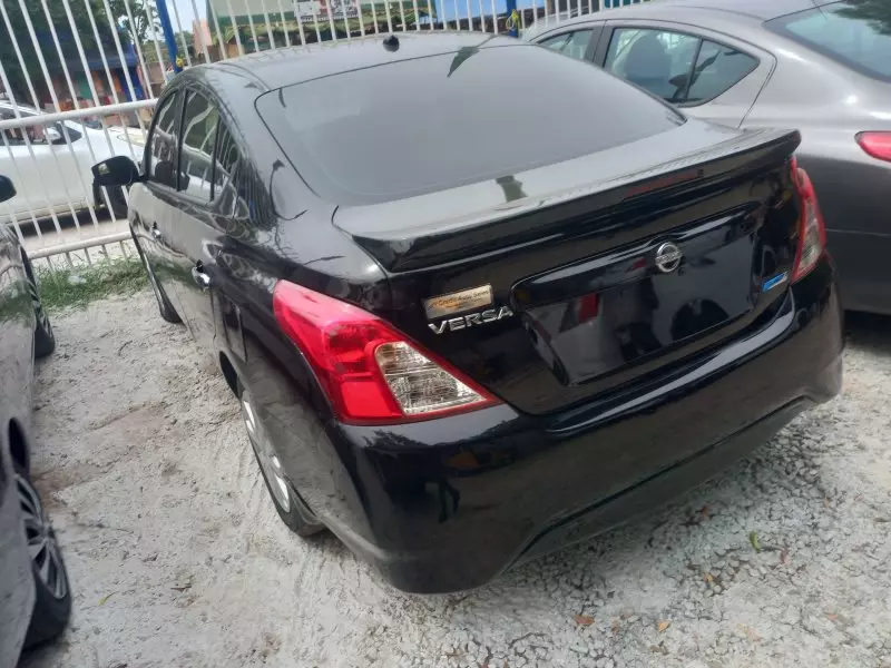 Nissan Versa   - 2015