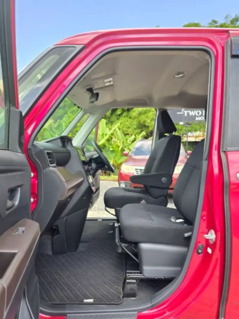 Toyota Roomy   - 2018