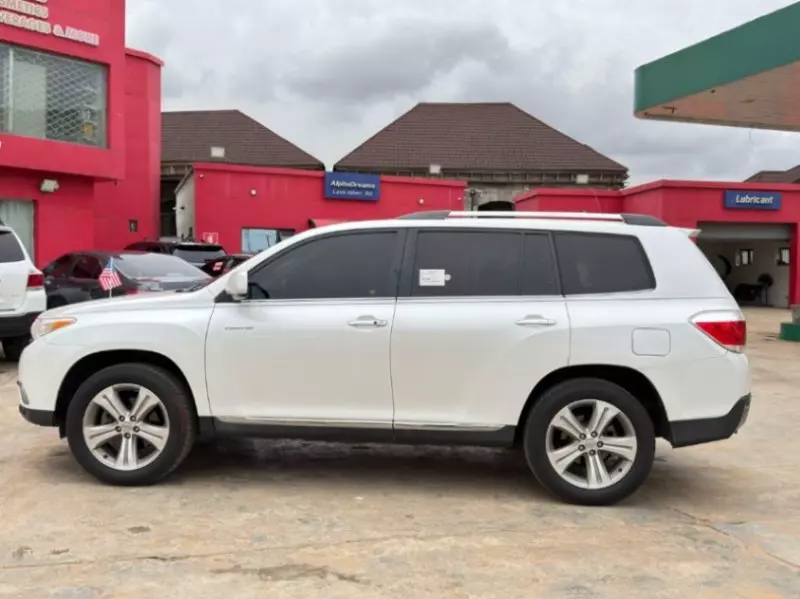 Toyota Highlander   - 2012