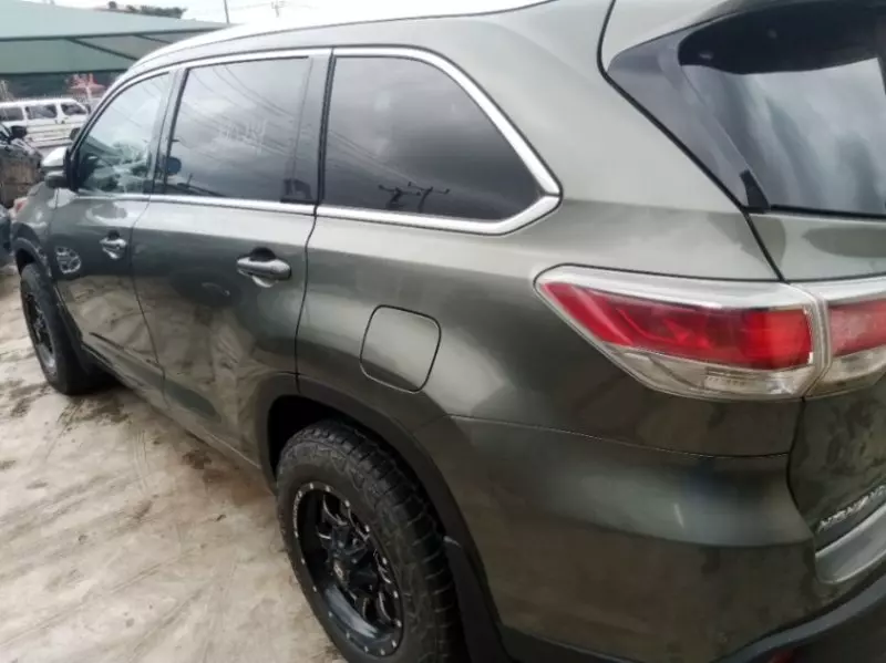 Toyota Highlander   - 2016