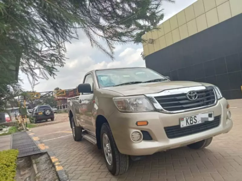 Toyota Hilux   - 2012