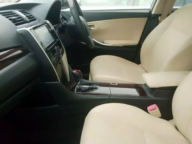Toyota Premio    - 2016