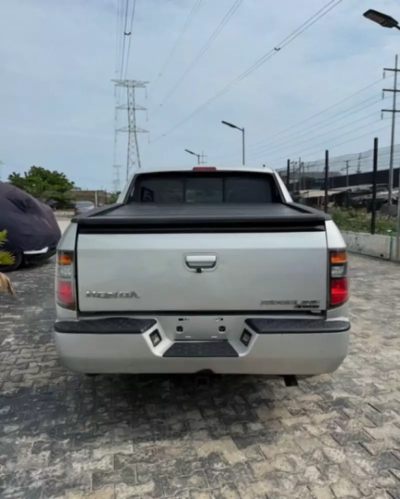 Honda Ridgeline   - 2006