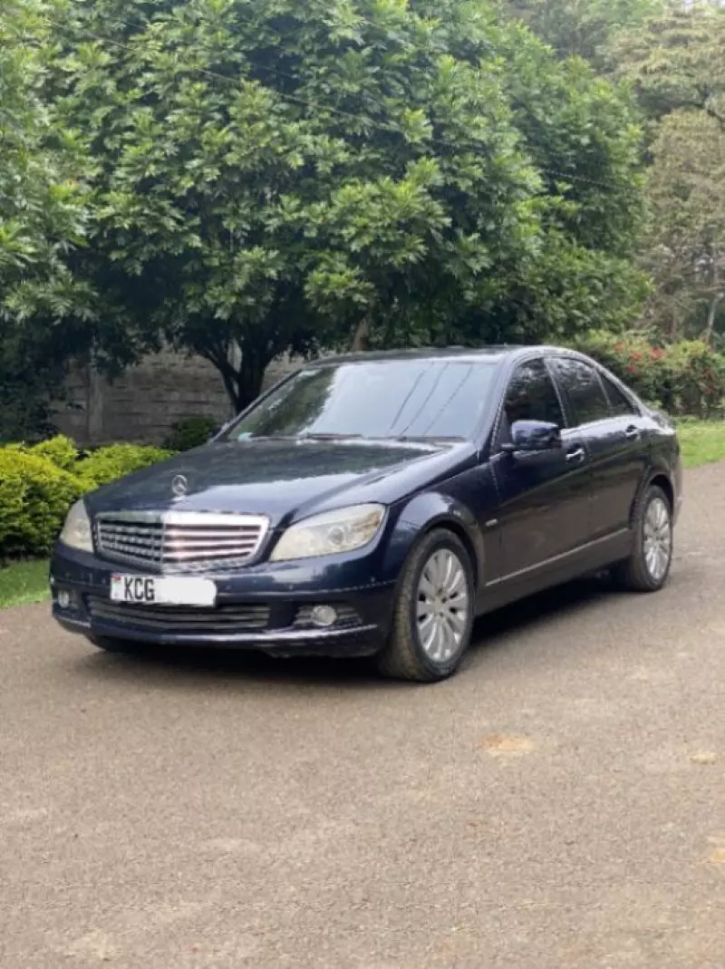 Mercedes-Benz C200   - 2010