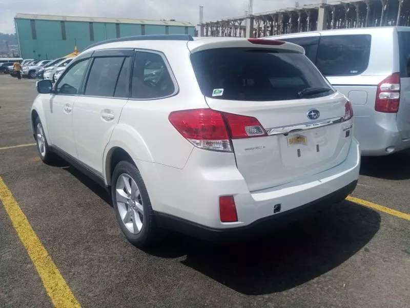Subaru Outback   - 2011