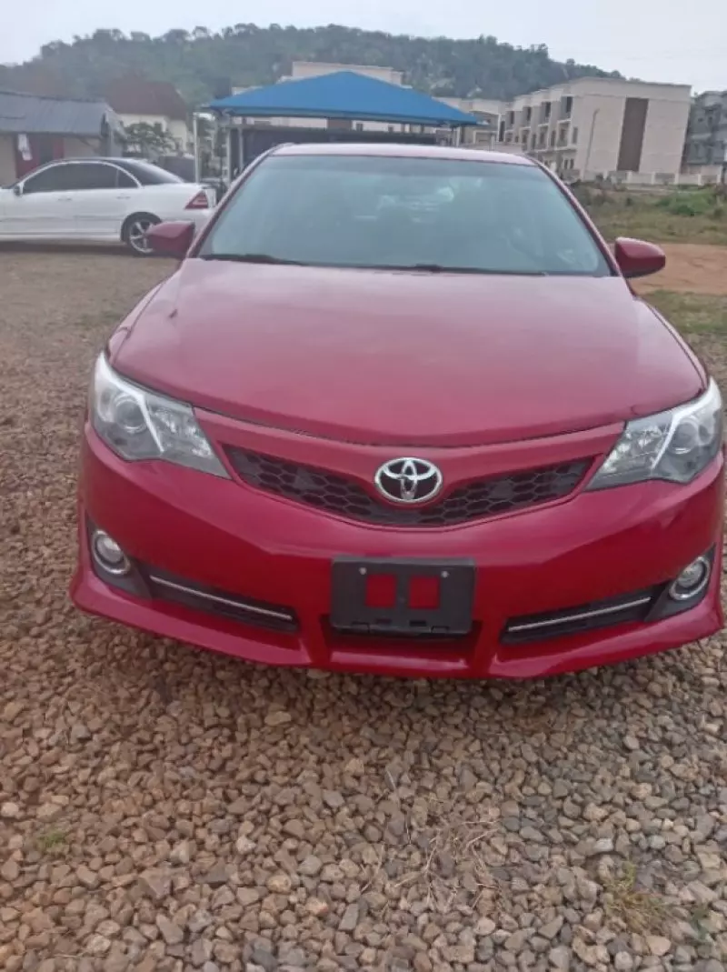 Toyota Camry   - 2012