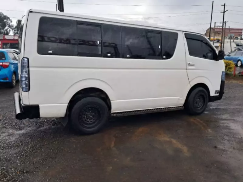 Toyota Hiace   - 2013