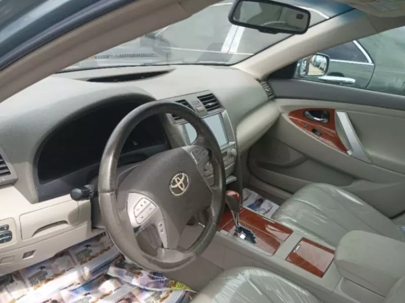Toyota Camry   - 2010