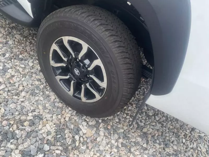 Toyota Hilux   - 2025