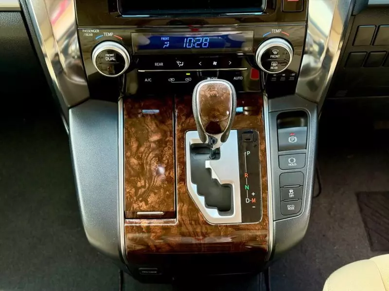 Toyota Vellfire    - 2018