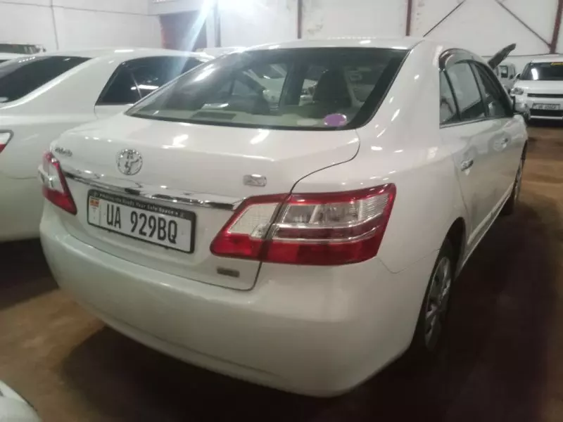 Toyota Premio    - 2010