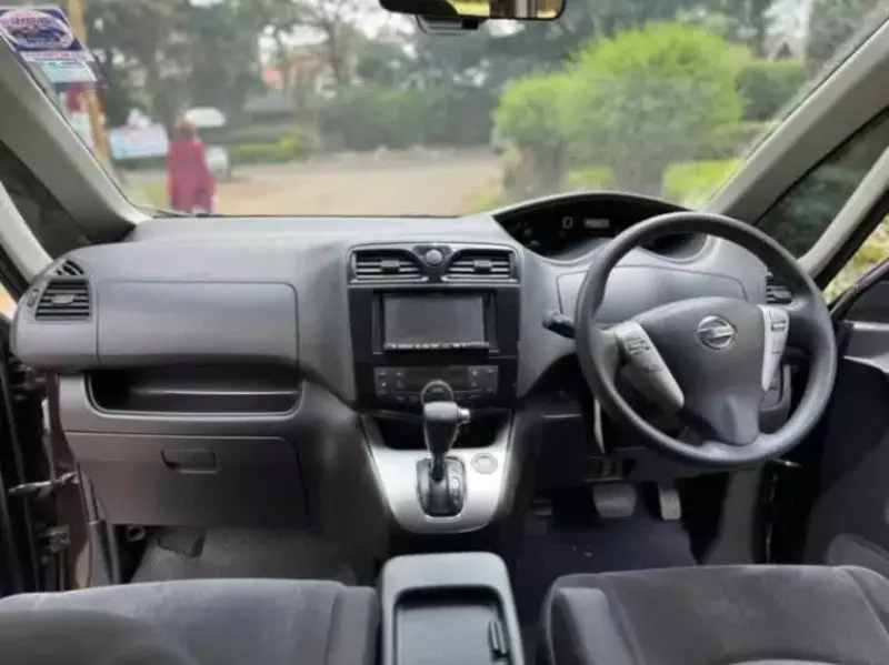 Nissan Serena Hybrid    - 2015